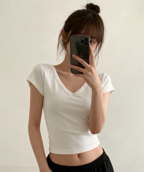 GENERAL IDEA(ジェネラルアイデア)の「【GENERAL IDEA】デイリー ショートスリーブ Vネック半袖Tシャツ / DAILY SHORT SLEEVE V-NECK T-SHIRT(Tシャツ/カットソー・レディース・ブラック/カーキ/パープル/ホワイト・S/M/L)」の2枚目の写真