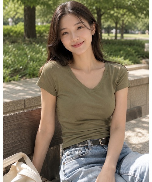 GENERAL IDEA(ジェネラルアイデア)の「【GENERAL IDEA】デイリー ショートスリーブ Vネック半袖Tシャツ / DAILY SHORT SLEEVE V-NECK T-SHIRT(Tシャツ/カットソー・レディース・ブラック/カーキ/パープル/ホワイト・S/M/L)」の4枚目の写真
