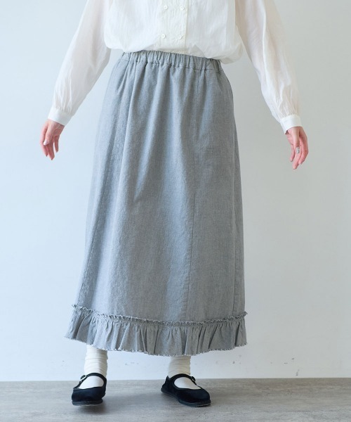bulle de savon（ビュルデサボン）の「5oz INDIGO CHAMBRAY suso frill スカート（スカート・レディース・ネイビー/ホワイト/グレー・FREE）」の2枚目の写真
