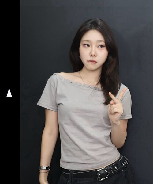 CHICKS（チックス）の「アイレットワンショルダー スリム 半袖 ダークベージュ（Tシャツ/カットソー・レディース・ダークベージュ・ONE SIZE）」の7枚目の写真