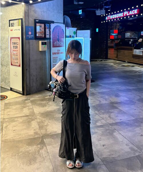 CHICKS（チックス）の「アイレットワンショルダー スリム 半袖 ダークベージュ（Tシャツ/カットソー・レディース・ダークベージュ・ONE SIZE）」の8枚目の写真