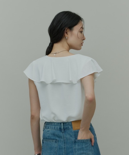 Plumel(プルメル)の「Ruffle Collar Sleeveless Blouse / ラッフルカラーノースリーブブラウス(シャツ/ブラウス・レディース・ベージュ/ホワイト/ブラック・MEDIUM)」の8枚目の写真