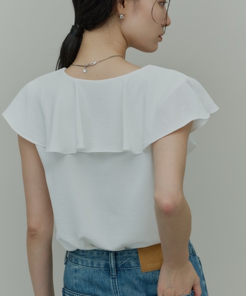 Plumel(プルメル)の「Ruffle Collar Sleeveless Blouse / ラッフルカラーノースリーブブラウス(シャツ/ブラウス・レディース・ベージュ/ホワイト/ブラック・MEDIUM)」の9枚目の写真