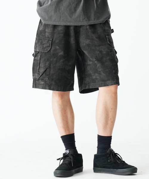 Beno(ビーノ)の「迷彩 カモ柄 ワイドカーゴショートパンツ / カモフラ ミリタリー ハーフパンツ メンズ Camo Wide Cargo Shorts(その他パンツ・メンズ・ベージュ/グレー/ブラック・MEDIUM/X-LARGE/LARGE)」の2枚目の写真