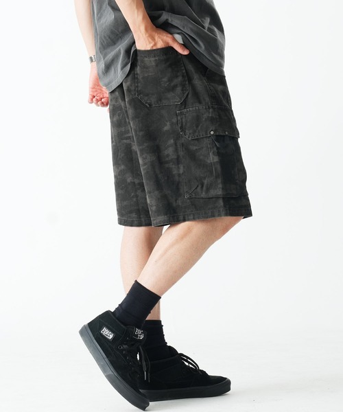 Beno(ビーノ)の「迷彩 カモ柄 ワイドカーゴショートパンツ / カモフラ ミリタリー ハーフパンツ メンズ Camo Wide Cargo Shorts(その他パンツ・メンズ・ベージュ/グレー/ブラック・MEDIUM/X-LARGE/LARGE)」の5枚目の写真