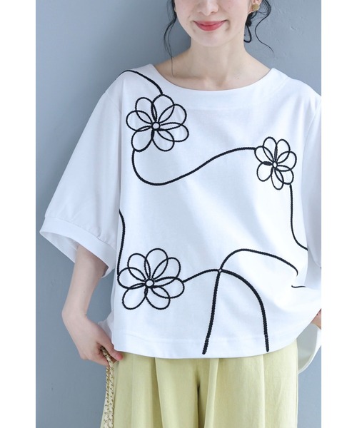 cawaii(カワイイ)の「繋がる花刺繍のカットソートップス(Tシャツ/カットソー・レディース・ホワイト・FREE)」の1枚目の写真