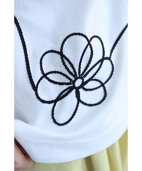 cawaii(カワイイ)の「繋がる花刺繍のカットソートップス(Tシャツ/カットソー・レディース・ホワイト・FREE)」の3枚目の写真