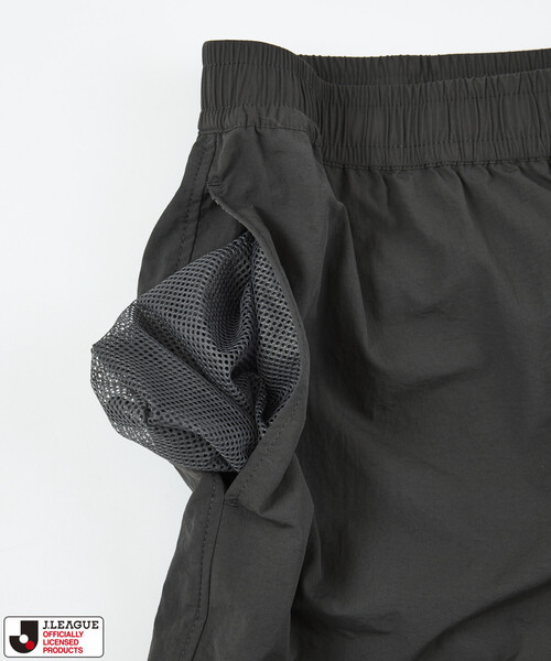 FREAK'S STORE(フリークスストア)の「J.LEAGUE×FREAK'S STORE 別注 SUPPORTERS NYLON SHORTS 【名古屋グランパス】(その他パンツ・メンズ・チャコールグレー/ブラック・LARGE/MEDIUM/SMALL)」の6枚目の写真