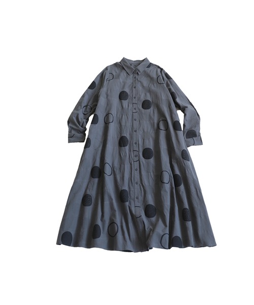 antiqua(アンティカ)の「ドット柄 Aライン シャツワンピース(シャツワンピース・レディース・アイボリー/スミクロ・P/R)」の3枚目の写真