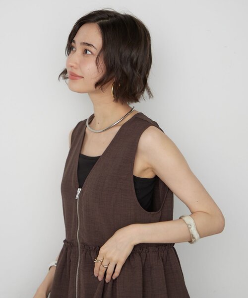 Remind me and forever(リマインドミーアンドフォーエバー)の「【羽織るだけで-3kg見え】ジップベスト(シャツ/ブラウス・レディース・ブラウン/アイボリー/ブラック・FREE)」の20枚目の写真