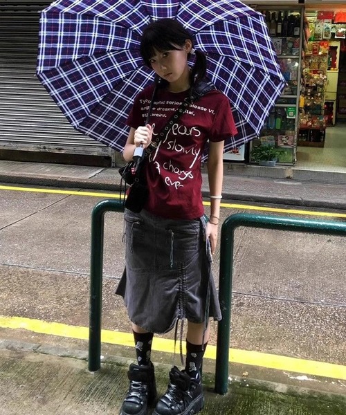 AsheKsha(アシクシャ)の「アルファベットプリントの半袖スリムフィットトップス(シャツ/ブラウス・レディース・ボルドー・M)」の8枚目の写真