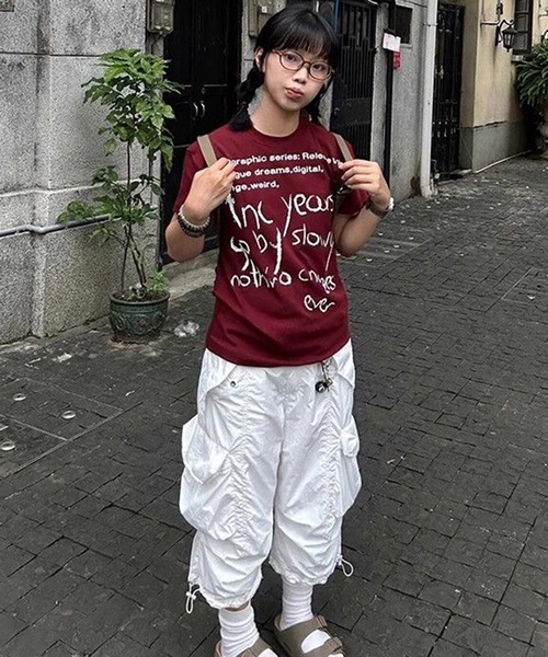 AsheKsha(アシクシャ)の「アルファベットプリントの半袖スリムフィットトップス(シャツ/ブラウス・レディース・ボルドー・M)」の14枚目の写真