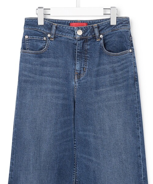 23区 S(ニジュウサンクチイサイサイズ)の「ストレッチ デニムワイドパンツ(デニムパンツ・レディース・ダルブルー系/ターコイズブルー系・30/32/34)」の6枚目の写真
