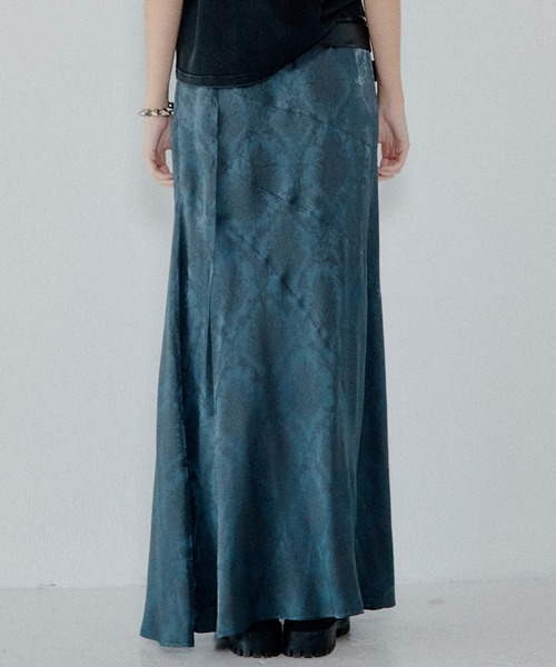 LE CIEL BLEU（ルシェルブルー）の「フリュードサテンマキシスカート / Fluid Satin Maxi Skirt（スカート・レディース・チャコールグレー・38/36/34）」の9枚目の写真