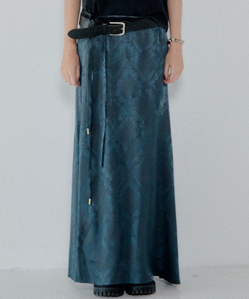 LE CIEL BLEU（ルシェルブルー）の「フリュードサテンマキシスカート / Fluid Satin Maxi Skirt（スカート・レディース・チャコールグレー・38/36/34）」の8枚目の写真