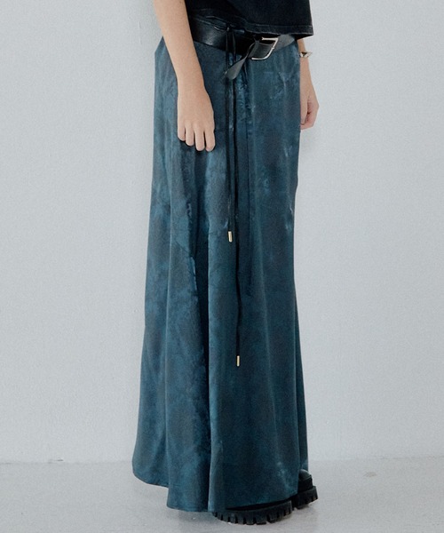 LE CIEL BLEU（ルシェルブルー）の「フリュードサテンマキシスカート / Fluid Satin Maxi Skirt（スカート・レディース・チャコールグレー・38/36/34）」の7枚目の写真