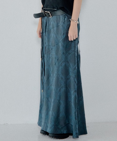 LE CIEL BLEU（ルシェルブルー）の「フリュードサテンマキシスカート / Fluid Satin Maxi Skirt（スカート・レディース・チャコールグレー・38/36/34）」の6枚目の写真