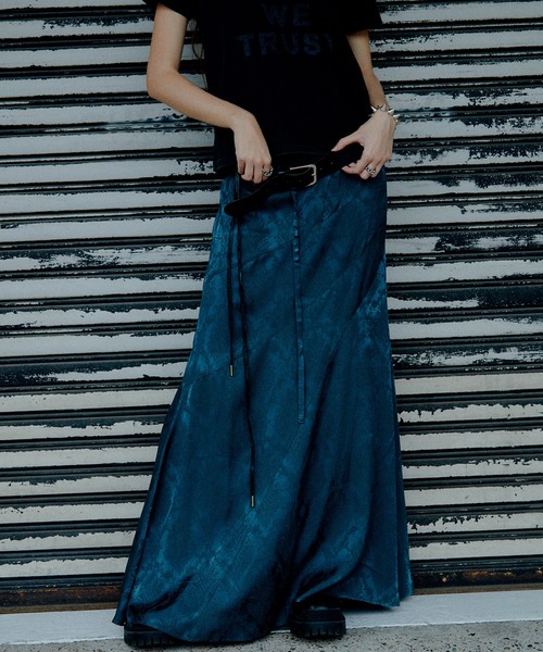 LE CIEL BLEU（ルシェルブルー）の「フリュードサテンマキシスカート / Fluid Satin Maxi Skirt（スカート・レディース・チャコールグレー・38/36/34）」の3枚目の写真