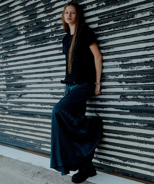 LE CIEL BLEU（ルシェルブルー）の「フリュードサテンマキシスカート / Fluid Satin Maxi Skirt（スカート・レディース・チャコールグレー・38/36/34）」の2枚目の写真