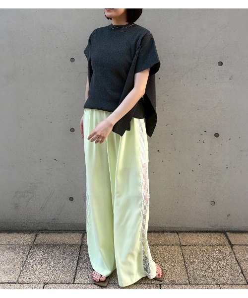 LE CIEL BLEU(ルシェルブルー)の「コールドショルダーニットトップ / Cold Shoulder Knit Top(ニット/セーター・レディース・ホワイト/ブラック/チャコールグレー・36)」の15枚目の写真
