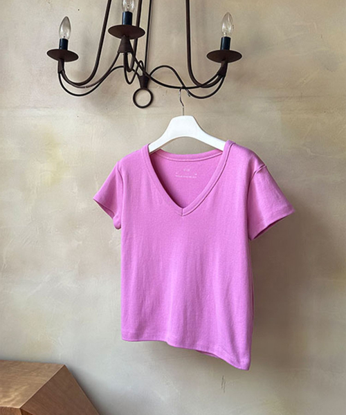 AENE(エイネ)の「VネックTシャツ(ホワイト)(Tシャツ/カットソー・レディース・ピンク/クリーム/ブラック/オリーブ/ホワイト・FREE)」の6枚目の写真
