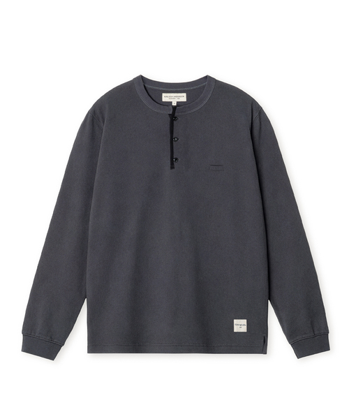 EDINBURGH CLUB(エディンバラクラブ)の「HENLEY NECK LONG SLEEVE T-SHIRT (CHARCOAL)(Tシャツ/カットソー・メンズ・チャコール・SMALL/MEDIUM/LARGE)」の1枚目の写真