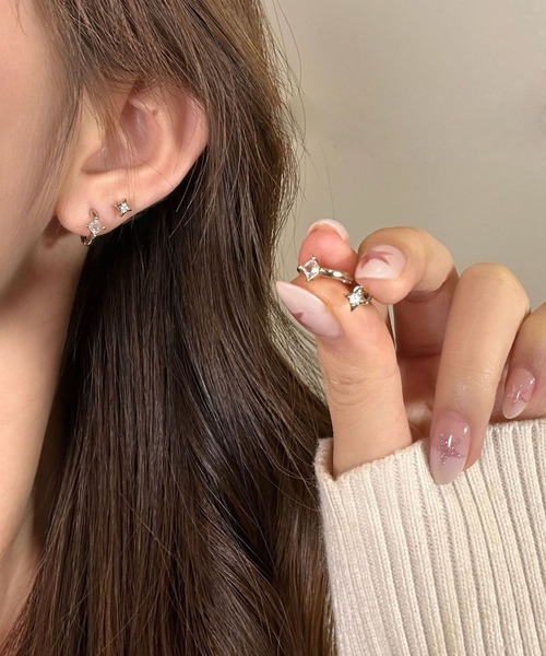 LA VORAGINE(ラ ヴォラジネ)の「四角ジルコンフープピアス アレルギー対応(ピアス(両耳用)・レディース・Silver/GOLD・FREE)」の6枚目の写真