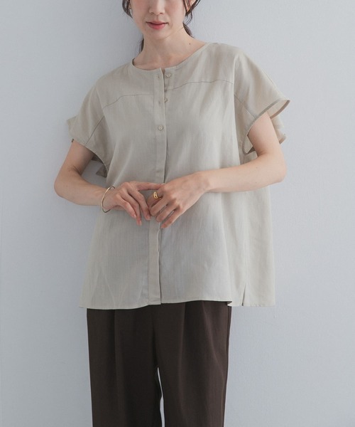 URBAN RESEARCH DOORS(アーバンリサーチドアーズ)の「バックフリルスリーブブラウス(シャツ/ブラウス・レディース・ブラウン/ネイビー/ベージュ系その他・FREE)」の1枚目の写真