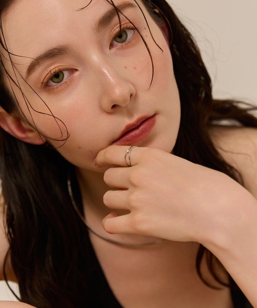 Phoebe(フィービィー)の「【金属アレルギー対応】レイヤードラインストーンリング/ニッケルフリー 重ね付け風 ジルコニア オフィス 普段使い(リング・レディース・シルバー/イエローゴールド・#10)」の9枚目の写真