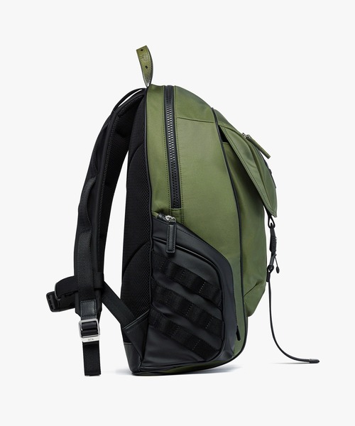 MCM（エムシーエム）の「Aren バックパック - ECONYL＆モノグラムプリントレザー（バックパック/リュック・メンズ・カーキ・ONE SIZE）」の2枚目の写真