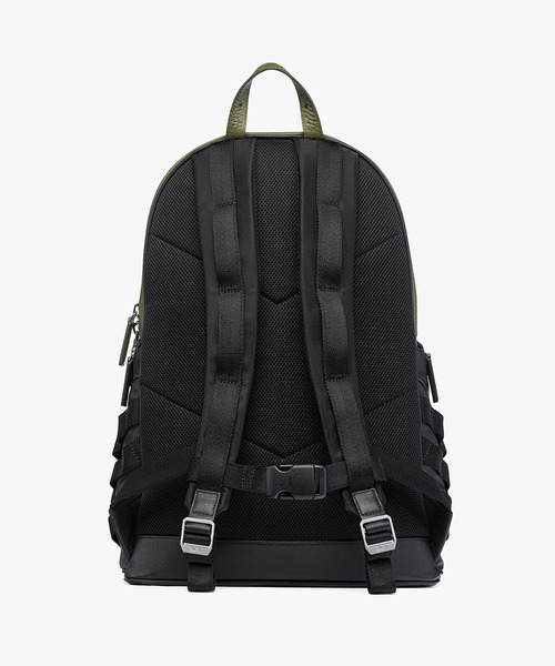 MCM（エムシーエム）の「Aren バックパック - ECONYL＆モノグラムプリントレザー（バックパック/リュック・メンズ・カーキ・ONE SIZE）」の3枚目の写真