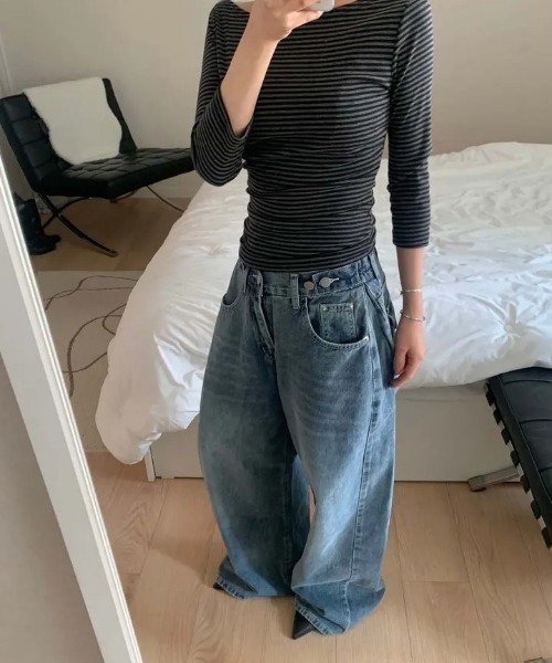LOENNE(ロエヌ)の「Barrel Wide Jeans / バレルワイドデニム(デニムパンツ・レディース・ダークブルー・MEDIUM/SMALL)」の5枚目の写真