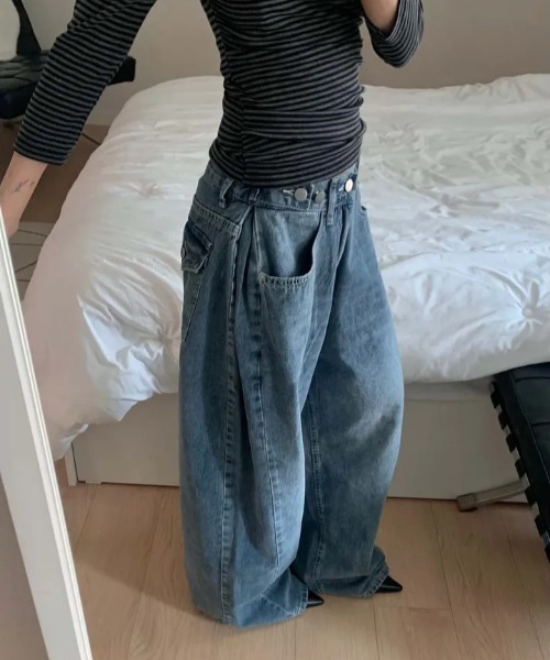 LOENNE(ロエヌ)の「Barrel Wide Jeans / バレルワイドデニム(デニムパンツ・レディース・ダークブルー・MEDIUM/SMALL)」の7枚目の写真
