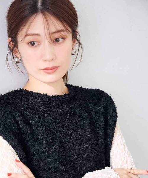 a.v.v(アーヴェヴェ)の「前後2WAY/意匠糸ニットベスト(ニット/セーター・レディース・チャコールグレー/ブラック・39)」の6枚目の写真