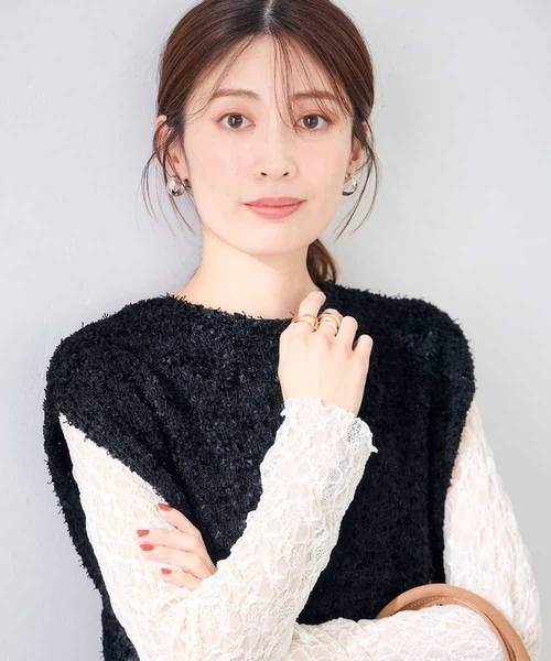 a.v.v(アーヴェヴェ)の「前後2WAY/意匠糸ニットベスト(ニット/セーター・レディース・チャコールグレー/ブラック・39)」の7枚目の写真