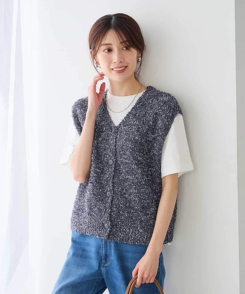 a.v.v(アーヴェヴェ)の「前後2WAY/意匠糸ニットベスト(ニット/セーター・レディース・チャコールグレー/ブラック・39)」の18枚目の写真