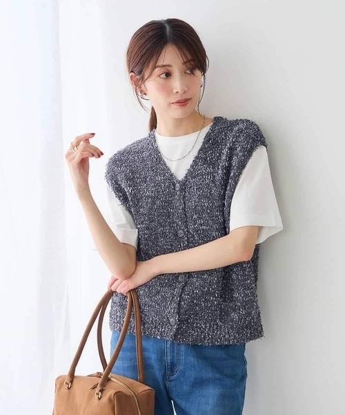 a.v.v(アーヴェヴェ)の「前後2WAY/意匠糸ニットベスト(ニット/セーター・レディース・チャコールグレー/ブラック・39)」の20枚目の写真
