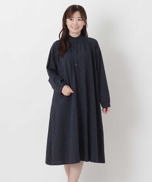 one'sterrace(ワンズテラス)の「ギンガムチェックネックフリル前開きワンピース(ワンピース・レディース・オレンジ系その他5/ネイビー系5/カーキ系5・02)」の2枚目の写真