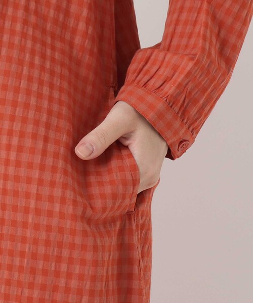 one'sterrace(ワンズテラス)の「ギンガムチェックネックフリル前開きワンピース(ワンピース・レディース・オレンジ系その他5/ネイビー系5/カーキ系5・02)」の9枚目の写真