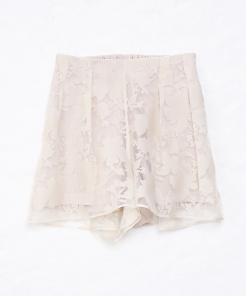 Chico（チコ）の「花柄オーガンジーショートパンツ（その他パンツ・レディース・オフホワイト/ブルー/ピンクベージュ・FREE）」の2枚目の写真