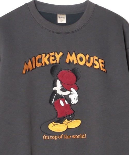 Disney(ディズニー)の「【DISNEY/ディズニー】ミッキーマウス アップリケクルーネックスウェット(裏起毛) ユニセックス(スウェット・レディース・サックスブルー/スミクロ/グレイッシュベージュ/ブラック/ブラウン/オートミール・LARGE/MEDIUM)」の8枚目の写真