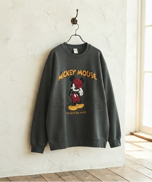 Disney(ディズニー)の「【DISNEY/ディズニー】ミッキーマウス アップリケクルーネックスウェット(裏起毛) ユニセックス(スウェット・レディース・サックスブルー/スミクロ/グレイッシュベージュ/ブラック/ブラウン/オートミール・LARGE/MEDIUM)」の14枚目の写真