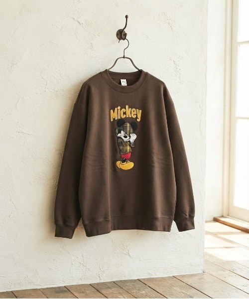 Disney(ディズニー)の「【DISNEY/ディズニー】ミッキーマウス アップリケクルーネックスウェット(裏起毛) ユニセックス(スウェット・レディース・サックスブルー/スミクロ/グレイッシュベージュ/ブラック/ブラウン/オートミール・LARGE/MEDIUM)」の15枚目の写真