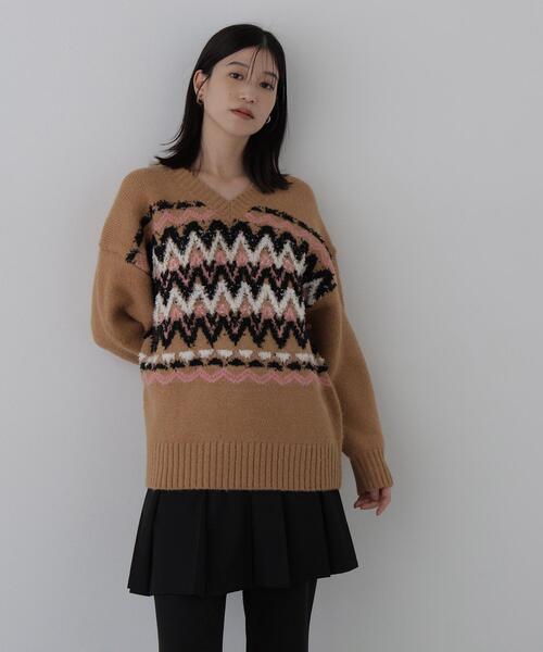 N.(N. Natural Beauty Basic)(エヌエヌナチュラルビューティーベーシック)の「ジオメトリックVネックニット(ニット/セーター・レディース・グレー系その他/ベージュ系その他・FREE)」の2枚目の写真