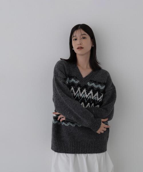 N.(N. Natural Beauty Basic)(エヌエヌナチュラルビューティーベーシック)の「ジオメトリックVネックニット(ニット/セーター・レディース・グレー系その他/ベージュ系その他・FREE)」の6枚目の写真