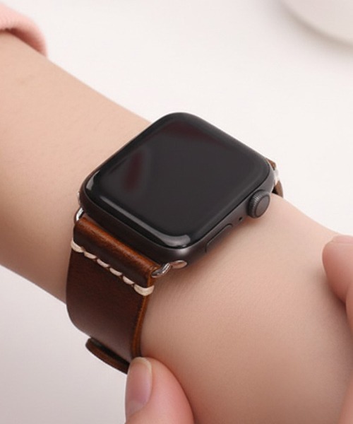 Fun & Daily(ファンアンドデイリー)の「Cow Leather Apple Watch Band / レザーアップルウォッチバンド(デジタル腕時計・メンズ・ブラック/ブラック系その他/ブラウン・A/B)」の1枚目の写真