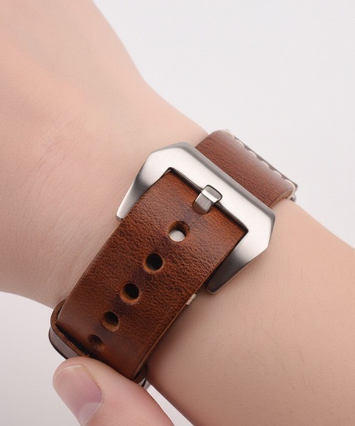 Fun & Daily(ファンアンドデイリー)の「Cow Leather Apple Watch Band / レザーアップルウォッチバンド(デジタル腕時計・メンズ・ブラック/ブラック系その他/ブラウン・A/B)」の4枚目の写真