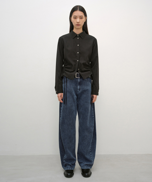 INSILENCE WOMEN(インサイレンスウーマン)の「コーテッドウォッシュ エンジニアードジーンズ DEEP BLUE(デニムパンツ・レディース・その他・SMALL/MEDIUM/LARGE/X-SMALL)」の2枚目の写真