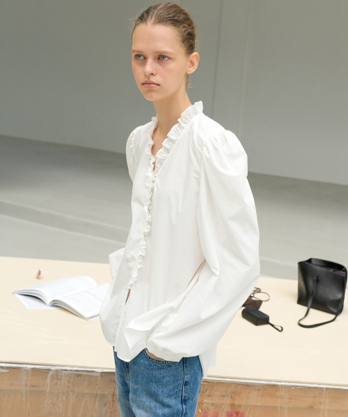 LEVAR(レバー)の「Atelier Ruffle Blouse - Off White(シャツ/ブラウス・レディース・その他・FREE)」の2枚目の写真