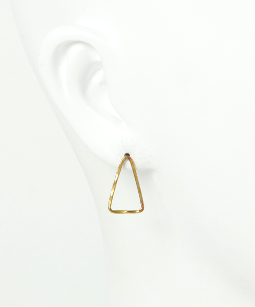 TONE SELECT GOODS（トーンセレクトグッズ）の「【bico】sankaku pierce ピアス（ピアス（両耳用）・レディース・ゴールド・FREE）」の3枚目の写真